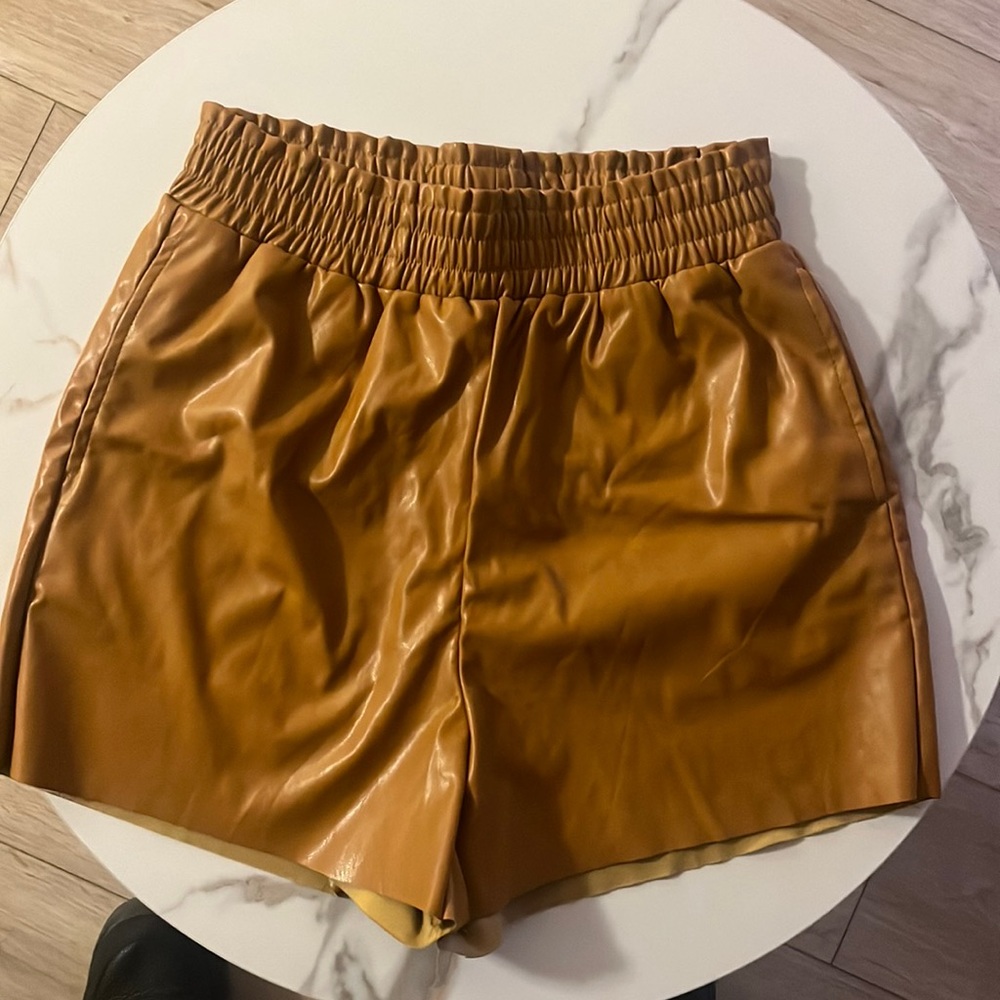 JLUXLABEL NEW LEATHER BEIGE SHORTS!GREAT FIt
